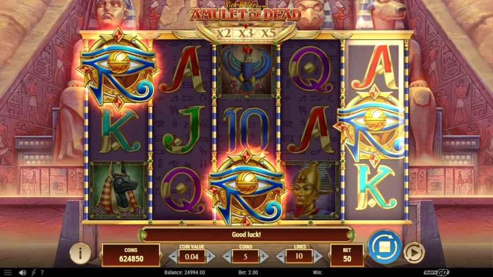 Rich Wilde and the Amulet of Dead: Three pendants on the first, third and fifth reels trigger the free spins